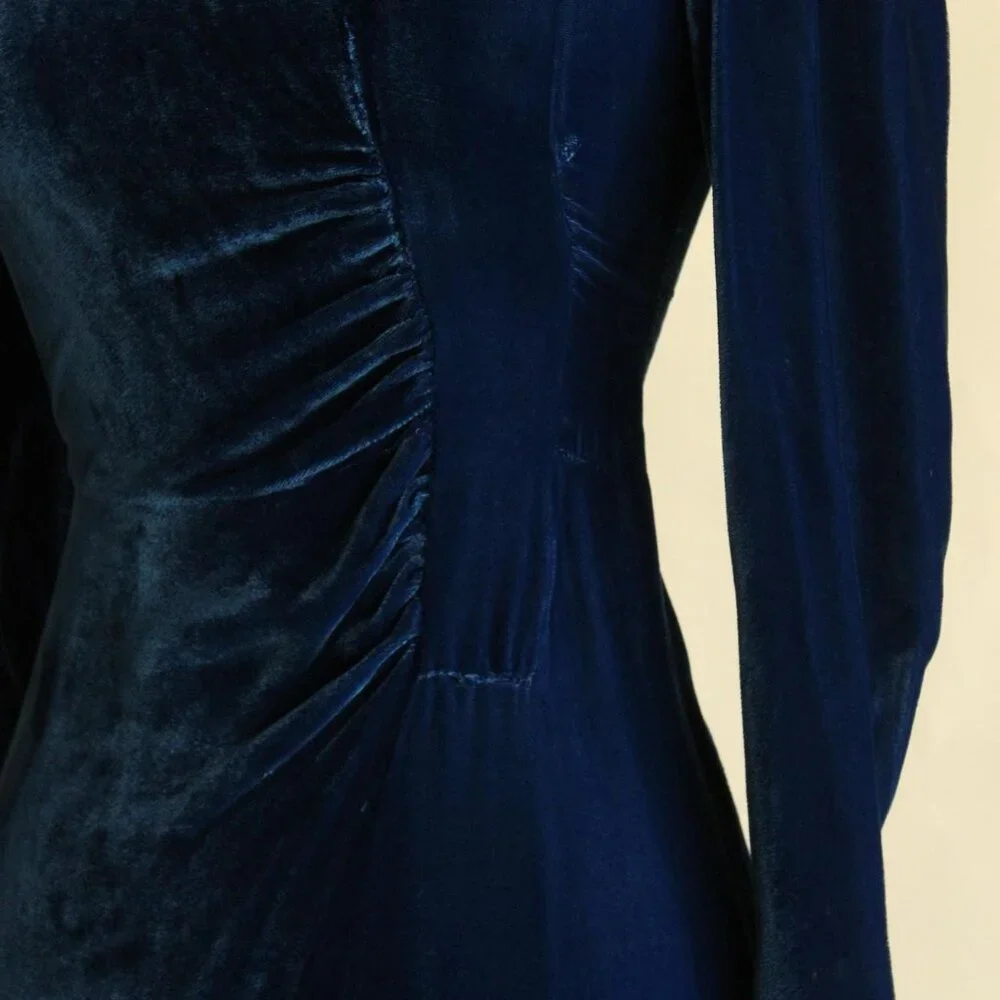 Vintage 1930s Dress, Royal Blue Silk Velvet with side Gathers - Picture 14 of 16